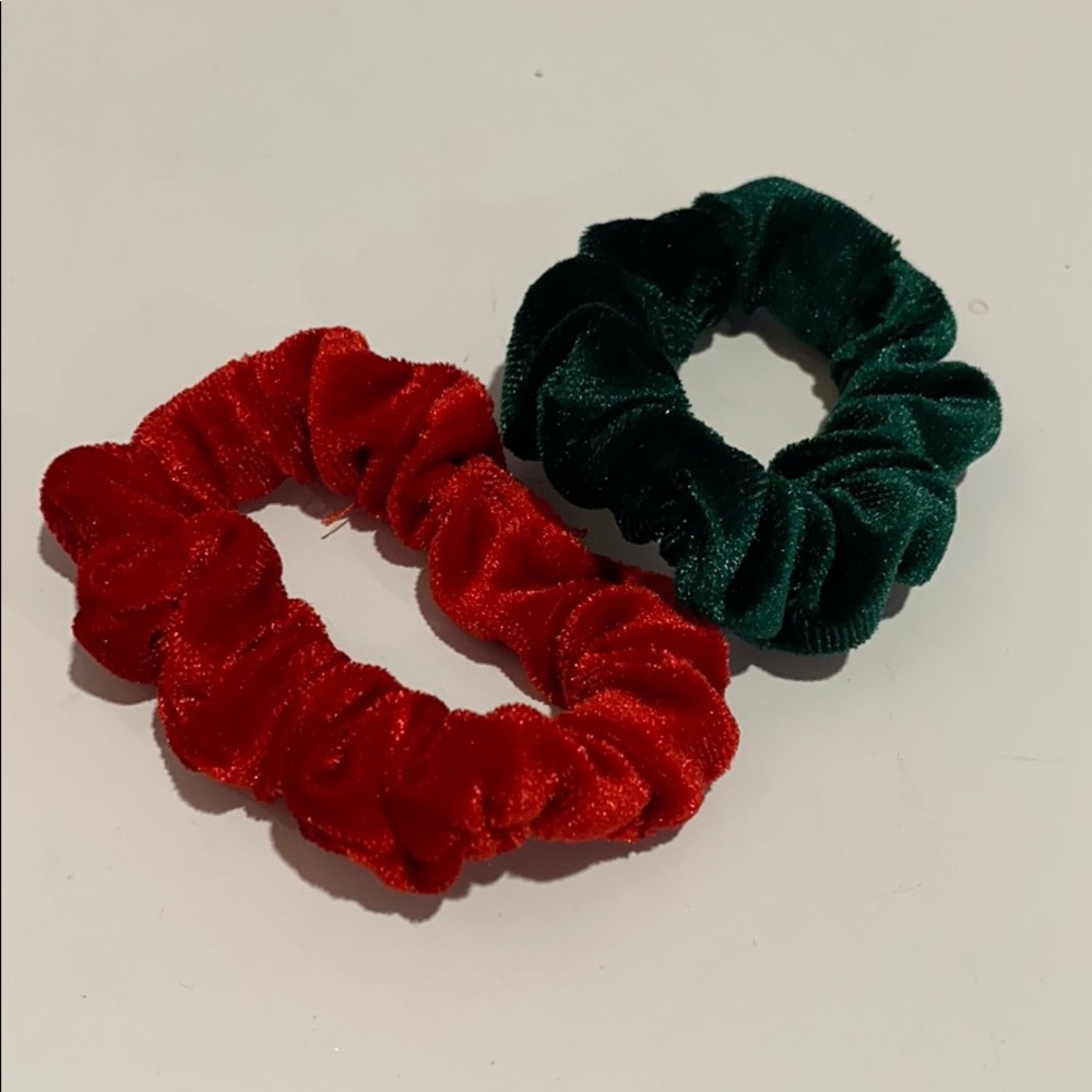 Red and Green Scrunchie set